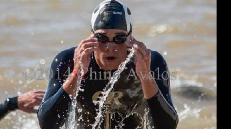 Saiz saliendo del agua. El pilarense bajó su propio tiempo en este tipo de competencia..
