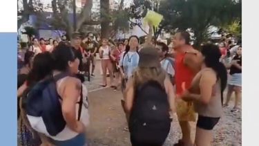 El cacerolazo se realizó ayer en la Plaza 12 de Octubre de Pilar.&nbsp;