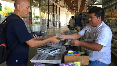 El puesto de Las Palmas vende unos 1.000 paquetes por día..