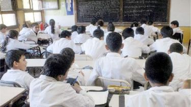 DIVIDIDOS. Docentes entre el sí y el no al operativo “Aprender”..