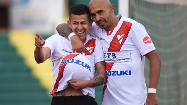 EN EL ALTO. Marcos Riquelme con la banda roja..