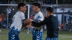 PURO GOL. Unión logró una contundente victoria para llegar a la cima del Torneo Fundacional.