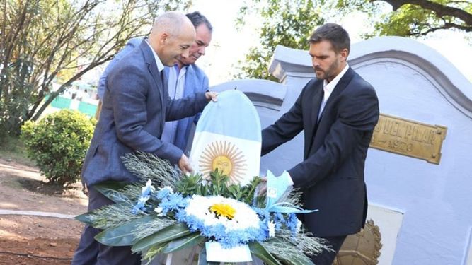 OFRENDA. Ducoté, Trindade y Donoso abrieron la conmemoración..