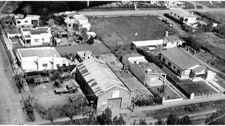 Vista aérea de Presidente Derqui en una toma de 1958, cuando la localidad aún estaba en pleno desarrollo. .