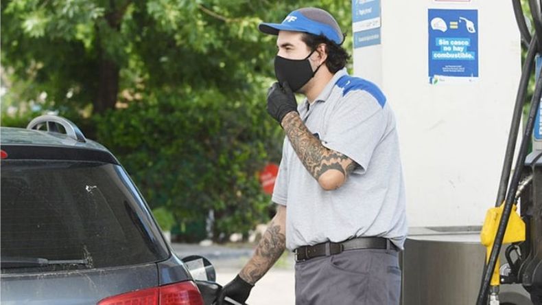 MÁS CARO. Los combustibles líquidos volvieron a aumentar desde las 0 de este sábado..