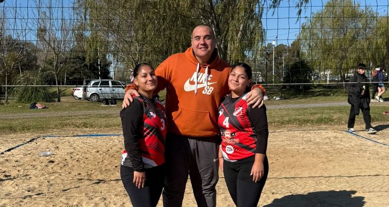La dupla femenina de la división Sub 18 de Sportivo Pilar que sacó pasaje a la próxima instancia.