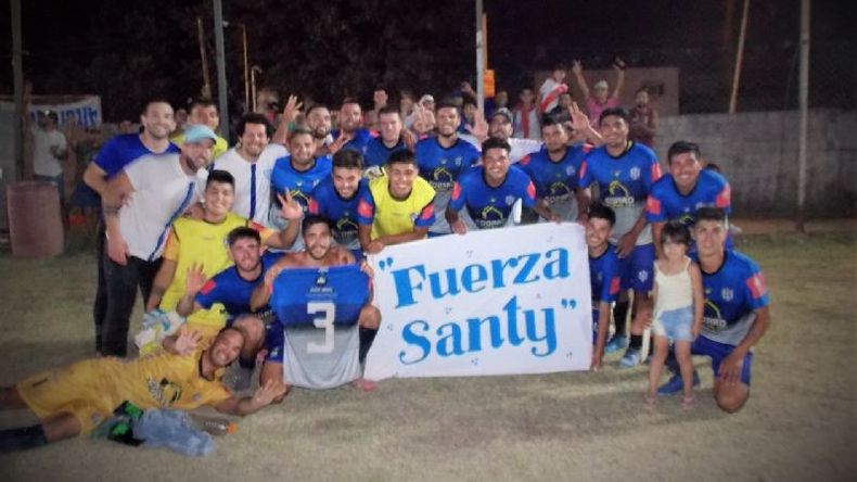 EMOCIONADOS. Los jugadores de San Alejo están felices tras clasificarse a la final..