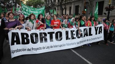 Pañuelazo. El 18 de febrero miles de mujeres se manifestaron exigiendo la aprobación del proyecto de Ley de Interrupción Voluntaria del Embarazo.