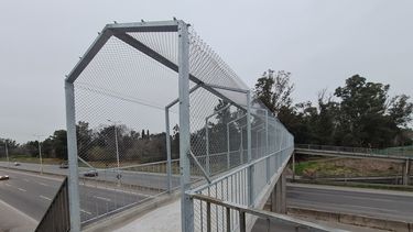 El nuevo puente peatonal a la altura de Fátima.