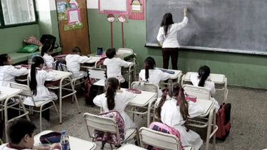 La normativa habilita a los docentes recalificados a continuar desempeñándose en cargos que no impliquen sobreexigencia vocal.