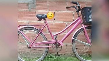 Pilar a Diario | Le robaron la bici a mi hermana frente a la Comisaría de Derqui. Hoy a la mañana. El modelo es este, pero estaba pintada blanca y fucsia (a la vista parece una bicicleta nueva) Si alguien se las ofrece por favor avisen. Gracias! Si pueden difundir se agra
