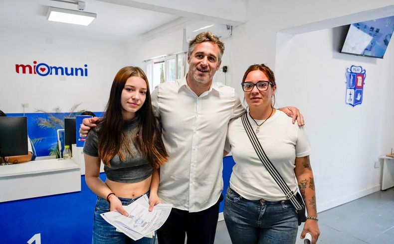 INAUGURACIÓN. Federico Achával recorrió la nueva oficina del Registro Civil.