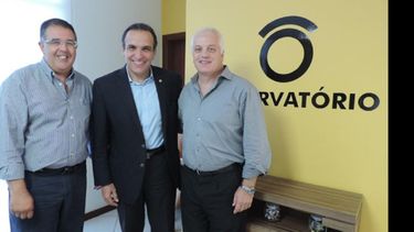 Pons (der.) en el Observatorio de Seguridad de Brasil, donde firmó un acuerdo..