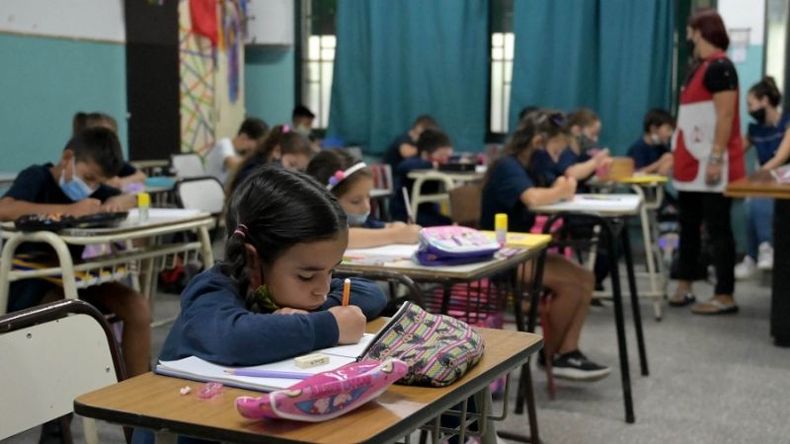MÁS CLASES. La tendencia es llegar a las 40 horas por semana en las aulas..
