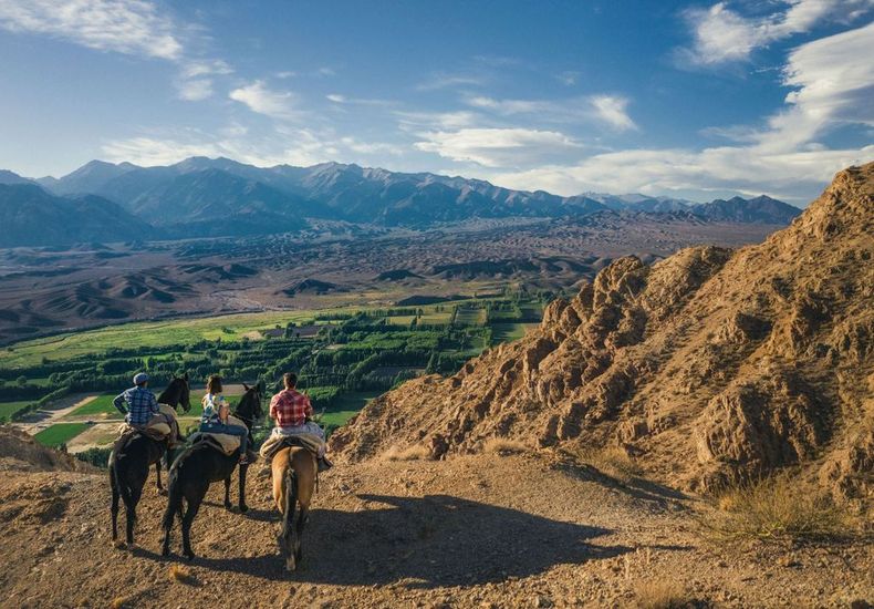 Alta vista. Mendoza cautiva desde cualquier ángulo. (La Ruta Natural)..jpg