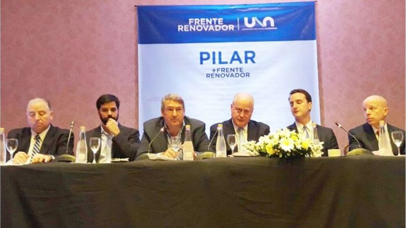 EQUIPO. D’Onofrio junto a los asesores de Giuliani, anoche, en el Sheraton..