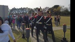 RESPETO. Los Granaderos homenajearon a los caídos..