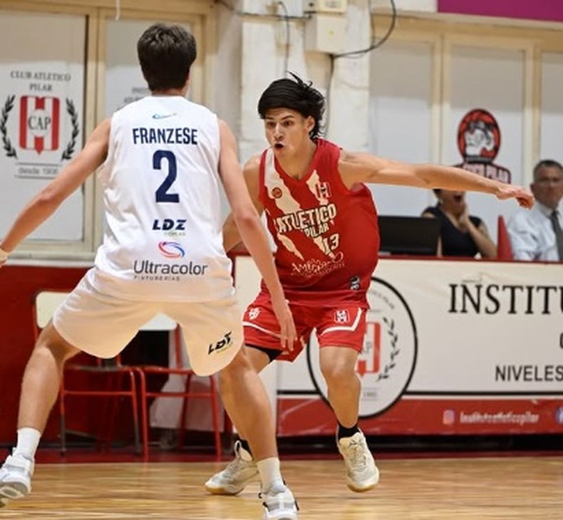 Atético Pilar ganó con la sangre nueva en cancha, como Bruno Arias (3pts).