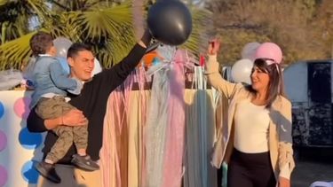 Yamil, su mujer y el pequeño Nadir revelaron el sexo del nuevo integrante de la familia.&nbsp;