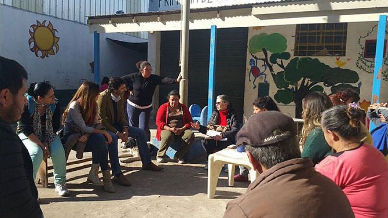 PREOCUPACIÓN. Los vecinos se reunieron para exigir el freno a las obras..