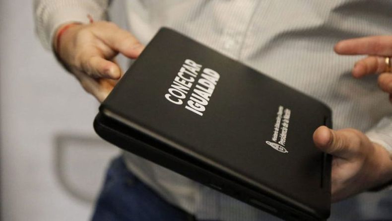 La netbook pertenece al programa Conectar Igualdad.