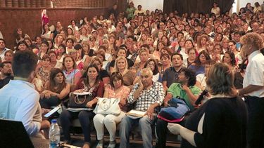 ENCUENTRO. La sala del Lope de Vega estuvo colmada de docentes..