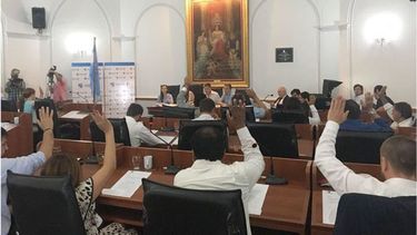 VOTACIÓN. El Concejo empieza a discutir los cambios tributarios..
