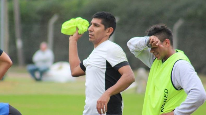 Acuña, una de las incorporaciones de Real Pilar, presente hoy en el amistoso contra Polonia FC..