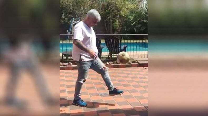 HABILIDAD. Ángel Garcé, padrino de la Escuela 959 de Misiones..