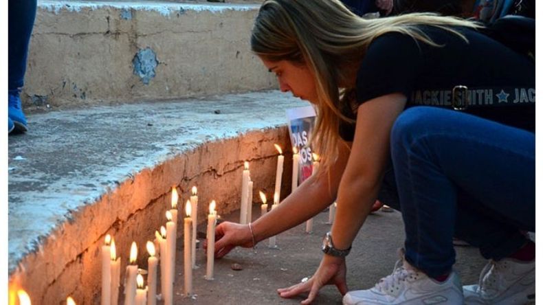 VELAS. Marcha por Laura Sirera, el último caso de femicidio que ocurrió en Pilar..