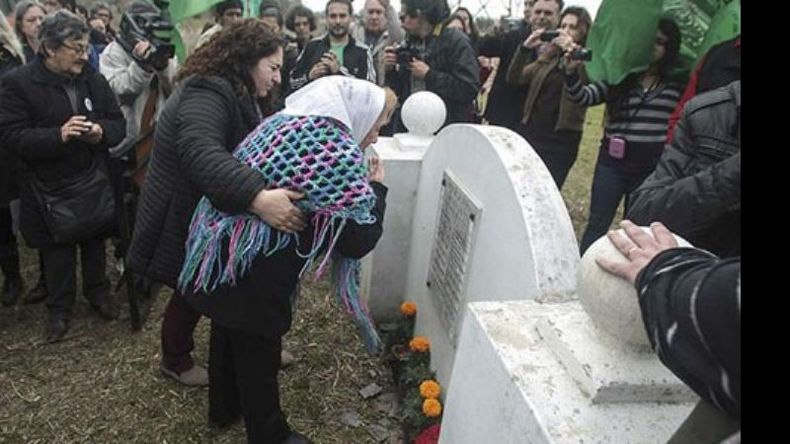 A partir de 1999, con la denominación de una calle con el nombre de una víctima de Fátima, comienza una visualización de los efectos del terror en el distrito..