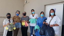 VOLUNTARIAS. Integrantes de Creciendo en Pilar en la Maternidad Nuestra Señora de Pilar..