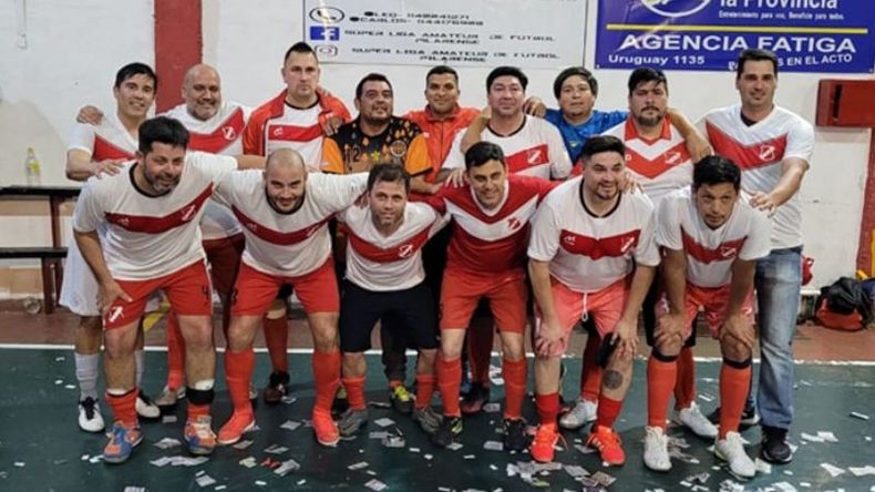 INVICTOS. El plantel de Sportivo que sumó 11 victorias en 12 encuentros..