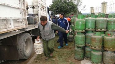 MÁS CARA. La garrafa a 135 pesos, un bien escaso en Pilar..