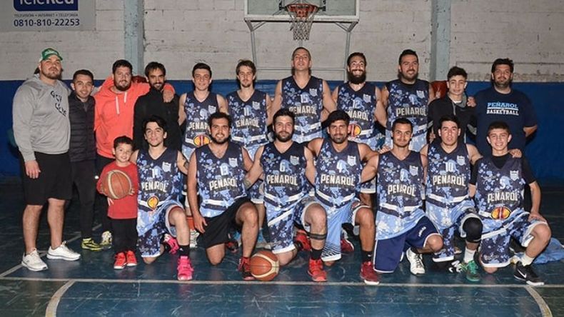 Equipo de Peñarol, en el Clausura..