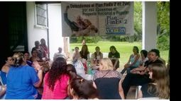 REUNIÓN. Docentes y estudiantes del FinEs, ayer, en el Pellegrini..