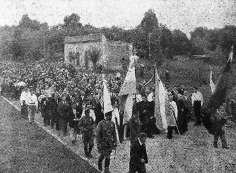 La procesión franquista en las calles de Pilar, 19 de marzo de 1939.