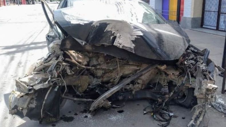 Así quedó el Peugeot 307 tras el accidente. Foto @juancaimpacto.