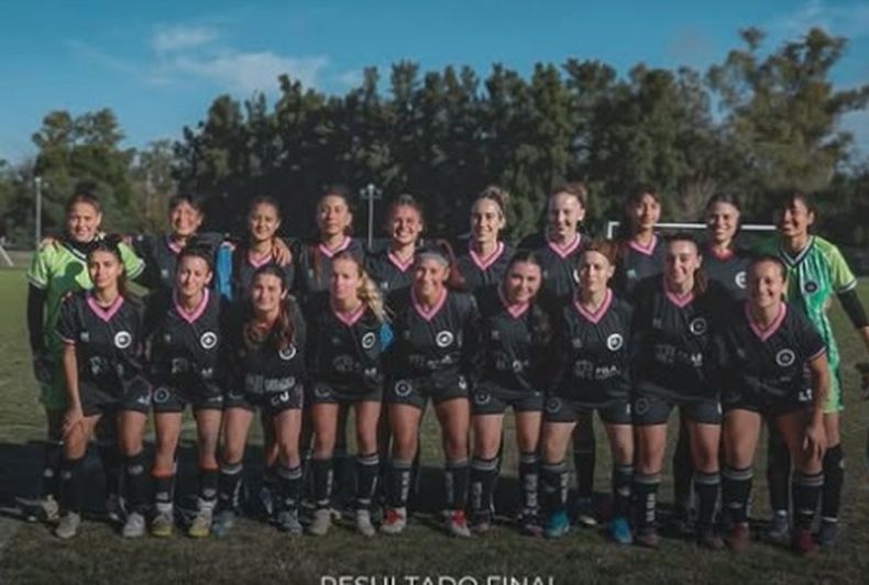 Las Reinas frenaron su racha ante El Frontón.