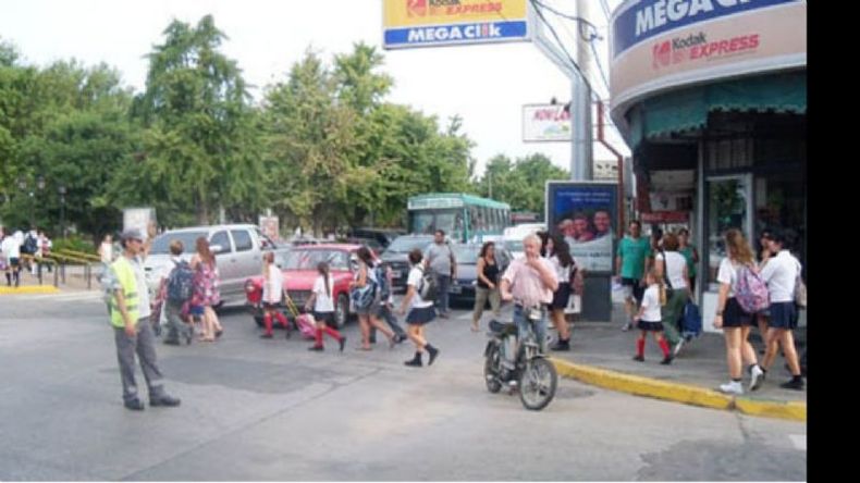 El proyecto busca ordenar el caos de tránsito que se genera en los horarios de entrada y salida de los establecimientos educativos. .