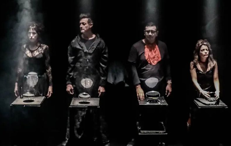 Magal&iacute; Meli&aacute; (derecha) y el resto del elenco de "Sombra tirana", en la avenida Corrientes.