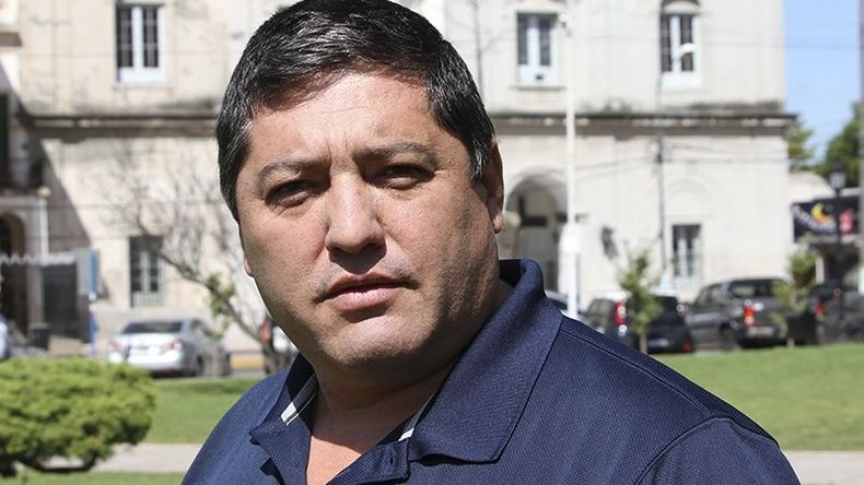 Además de ser bombero voluntario, Pared es director de Defensa Civil. .