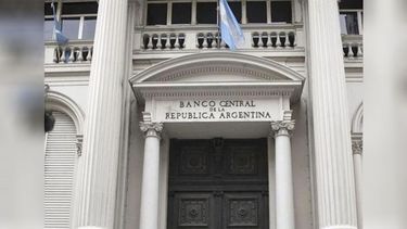 La tasa de 133% establecida por el Banco Central el 12 de octubre es la mayor, mientras Zimbabue la fijó en 130%.