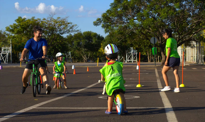 Escuelas que enseñan a andar en bicicleta en Argentina. (mareaverde.com.ar)..webp