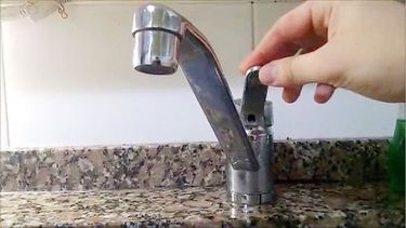 El Gobierno autoriza a la empresa a cortar el suministro a usuarios por falta de pago. El Gobierno autoriza a la empresa a cortar el suministro a usuarios por falta de pago.