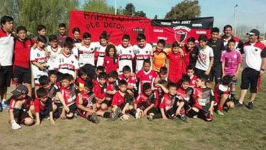 EN ESCOBAR. La delegación rojinegra que dejó su huella..