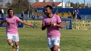 GOLEADOR. Eloy Rodríguez festeja su sexto gol en el Clausura. Santiago Ávila se suma.