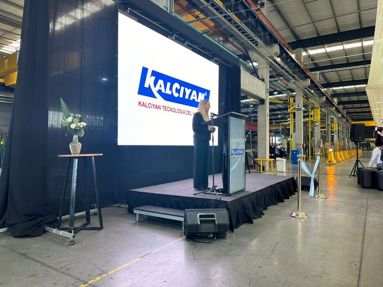 Kalciyan es la principal fabricante de vidrio plano de la Argentina.