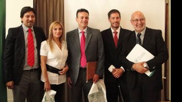 Máximo Paz (decano), Viviana Toledo (periodista), Daniel Navarro (periodista), Matías Prieto Cané (coordinador académico Pilar) y Manuel Montaner (director de Relaciones Públicas)..