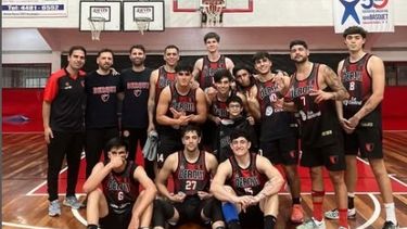 Presidente Derqui le puso el sello definitivo a su pasaje a los playoffs en Nolting. Presidente Derqui le puso el sello definitivo a su pasaje a los playoffs en Nolting.